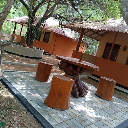 Hotel Niyagala Lodge Szigirija Kültér fotó