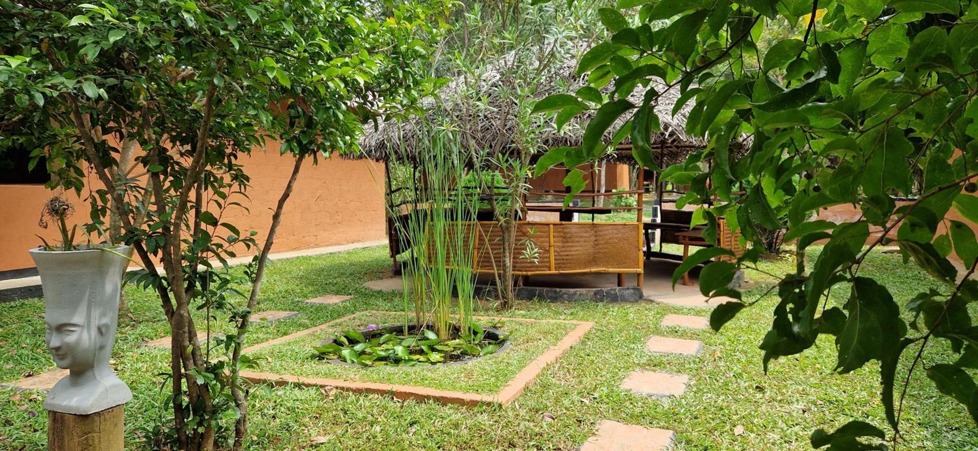 Hotel Niyagala Lodge Szigirija Kültér fotó