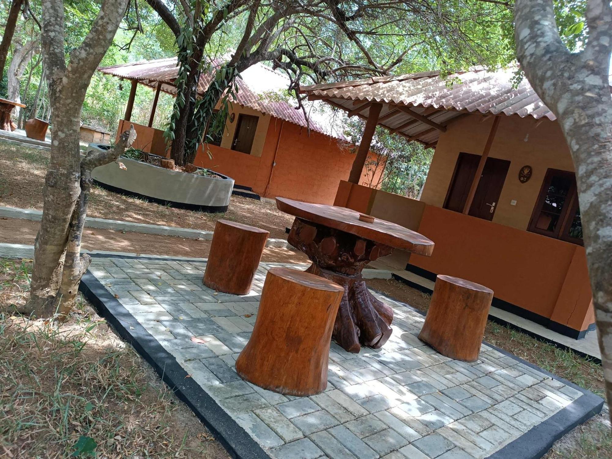 Hotel Niyagala Lodge Szigirija Kültér fotó